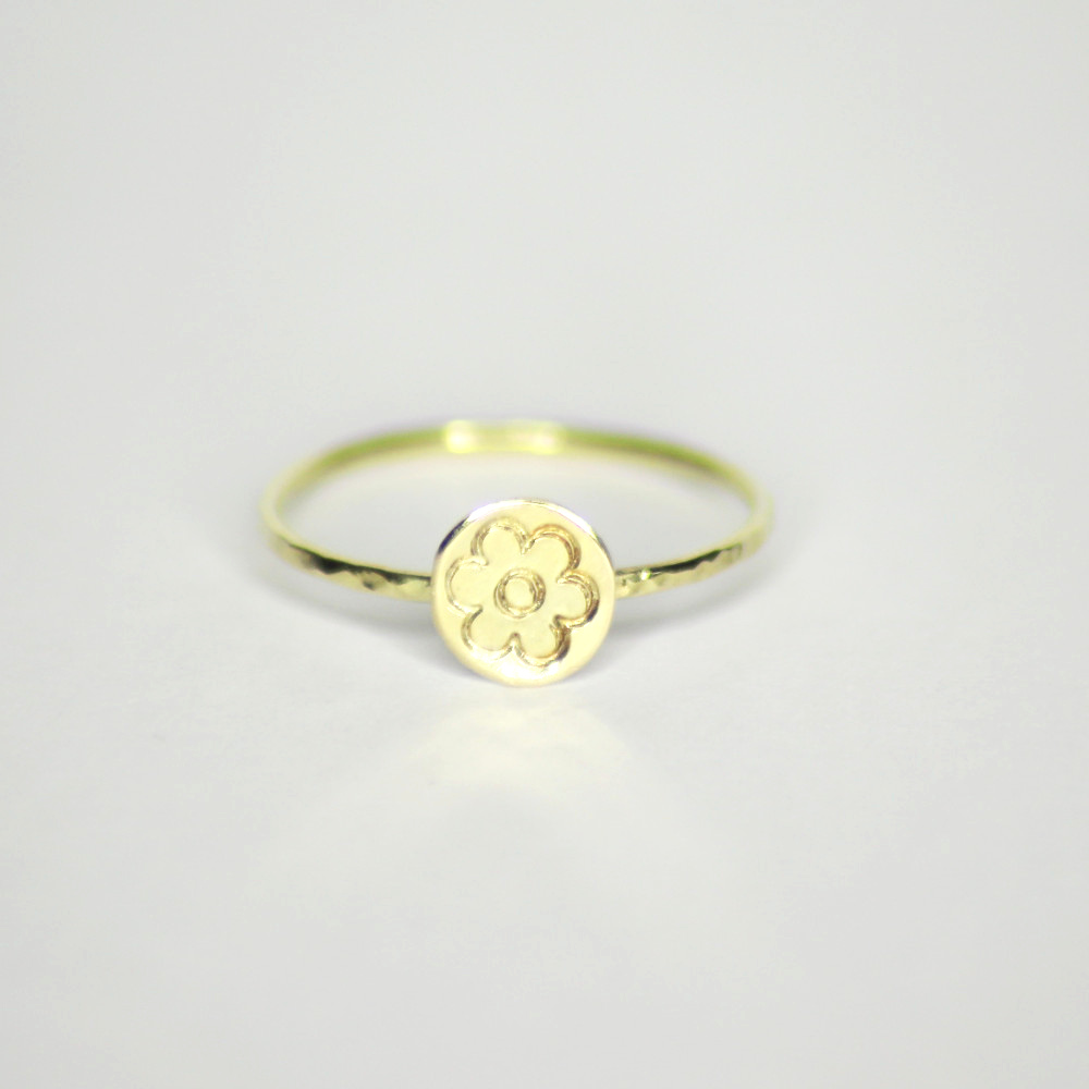 Ring aus 585 Recycling Gold mit Goldplatte klein "Blume"