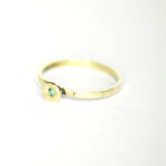Ring aus 585 Recycling-Gold mit Goldplatte und Smaragd