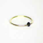Ring aus 585 Recycling-Gold mit beweglichem schwarzen Zirkon